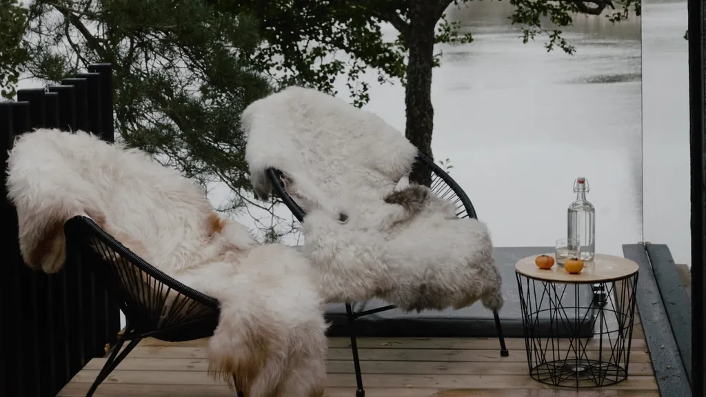 Дом на скале с панорамными окнами на реку Вуоксу