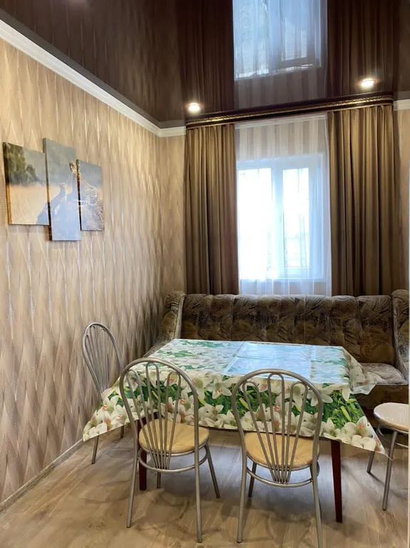 Коттедж в саду