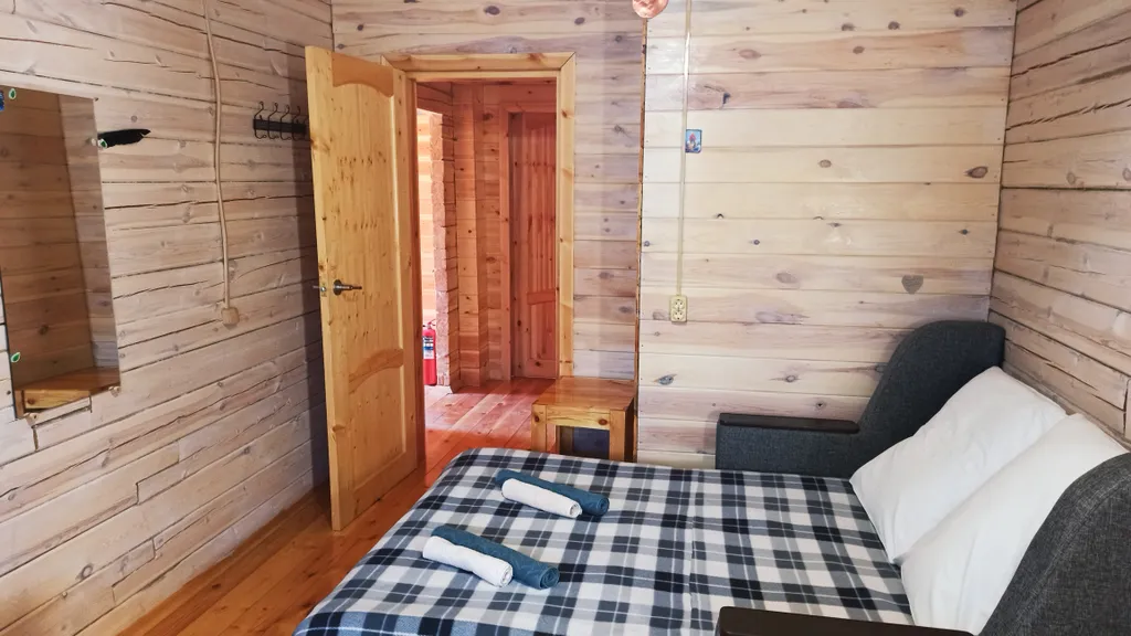 Комната с диваном