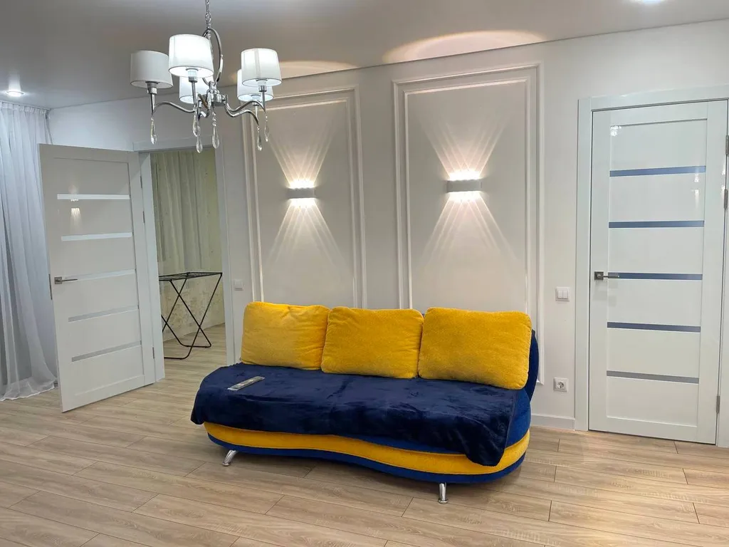 Центр, квартира на Суханова, 2 комнатная, 2 этаж