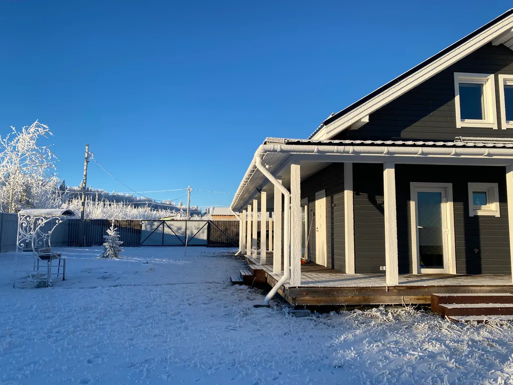 Большой дом в черте города