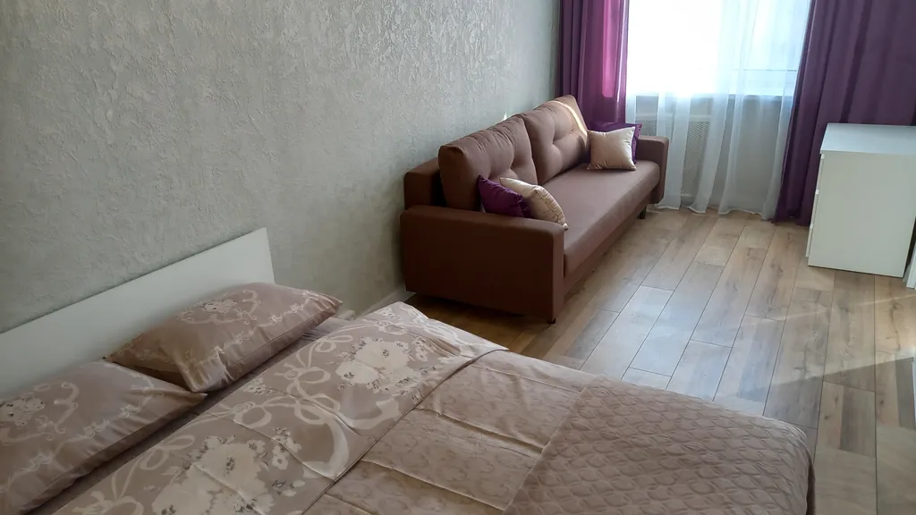 Новая трехкомнатная квартира в самом центре с видом на площадь Победы