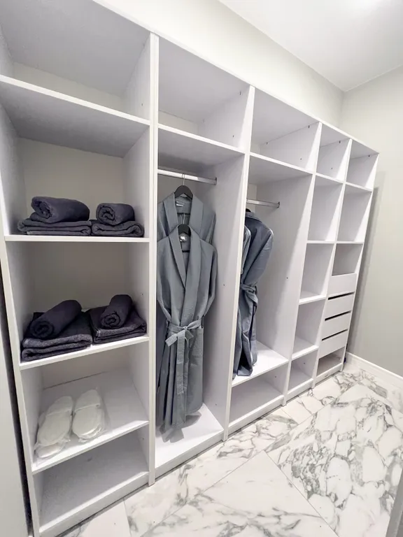 Двухуровневые апартаменты с прямым выходом к бассейну и у моря