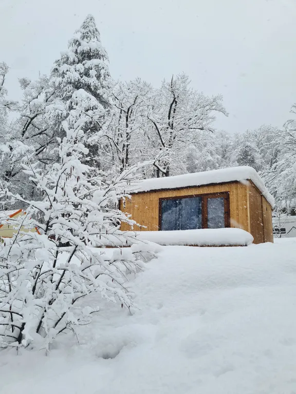 Домик Кантр с видом на горы