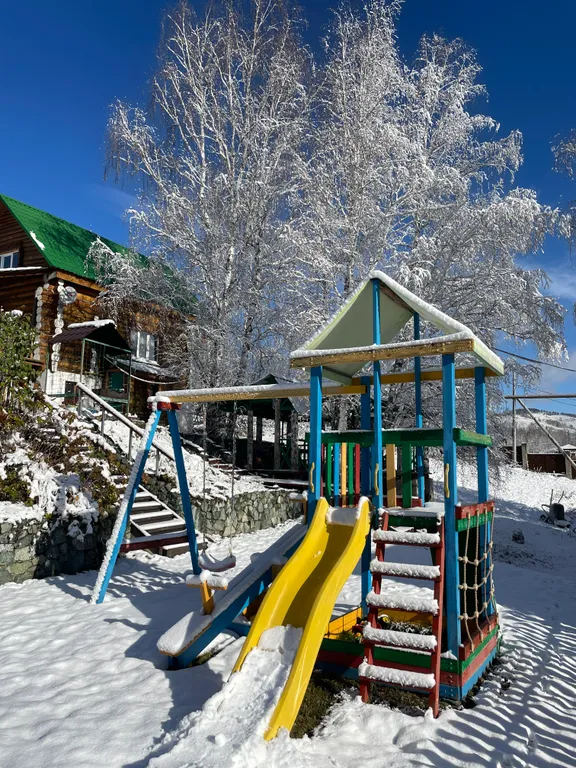 Теремок в горах бревенчатый дом и баня