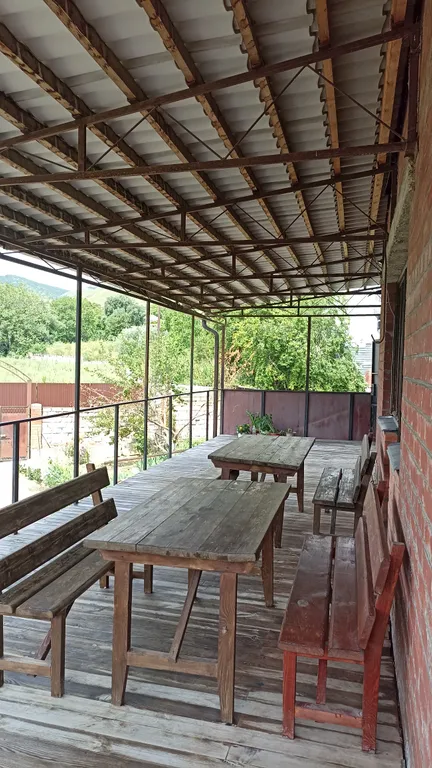 Дом с балконом