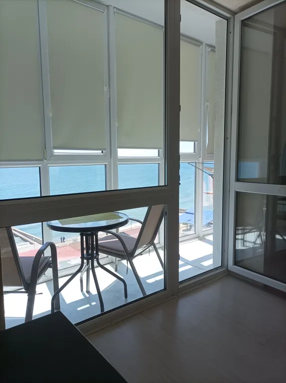 Уютная светлая квартира с панорамным видом на море