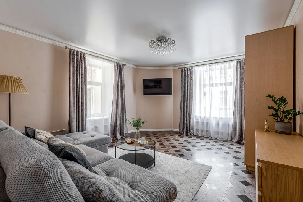 Просторная квартира рядом с Невским проспектом с парковкой