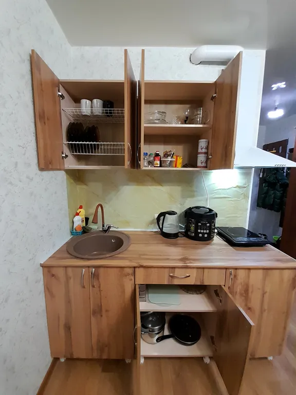 Коричневая студия в центре