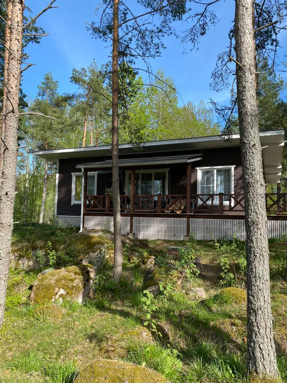 Загородный дом с видом на озеро