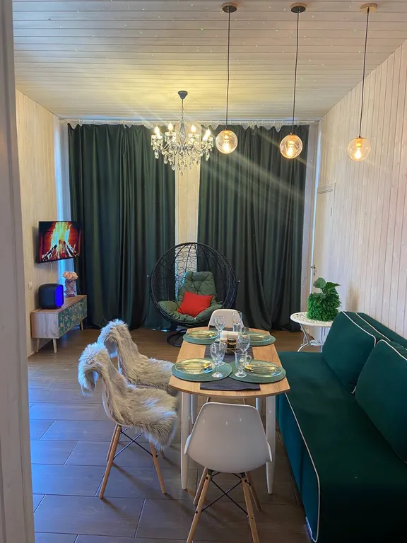 Дом у берёзы с баней в тихом месте возле леса и реки