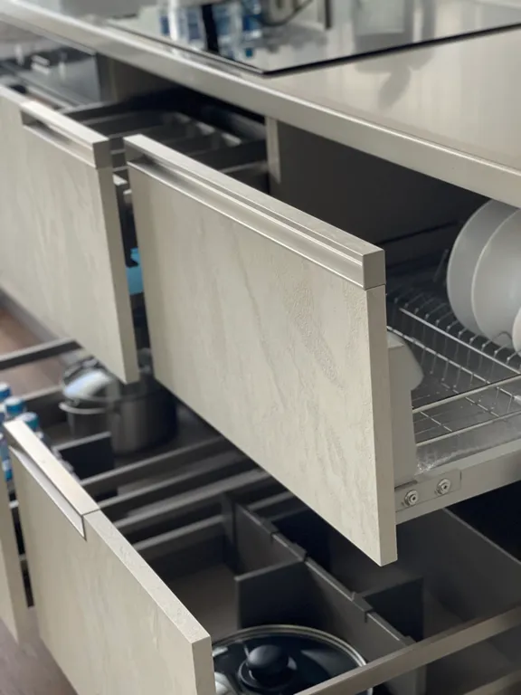 Просторная и светлая квартира с огромными окнами