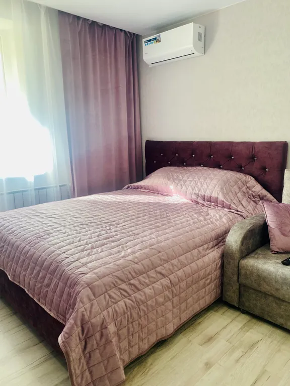 Уютная свежая квартира в новом доме — аренда посуточно в Саратов