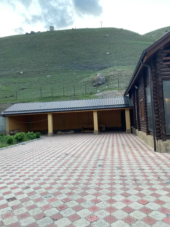 Двухэтажный дом из сруба в живописном месте