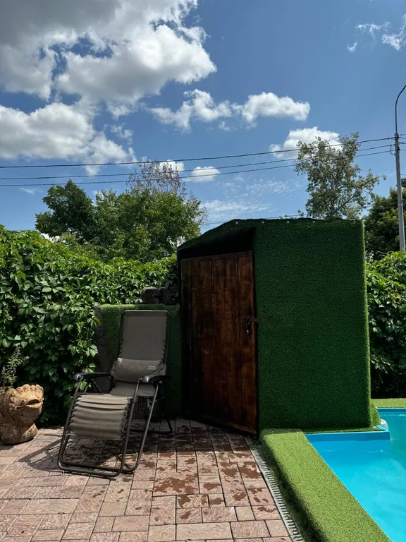 Коттедж на набережной с бассейном