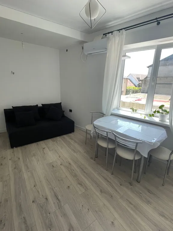 Семейные апартаменты в черно- белом стиле