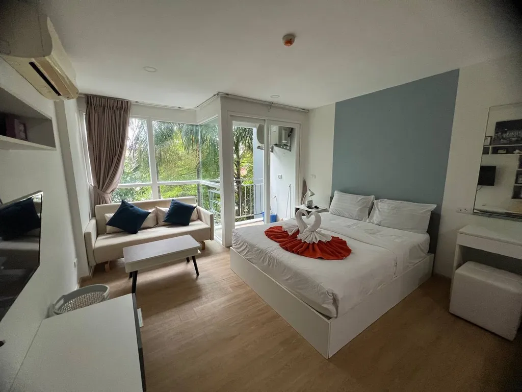 Ката Студия  после ремонта с отличным видом на сад в Ozone