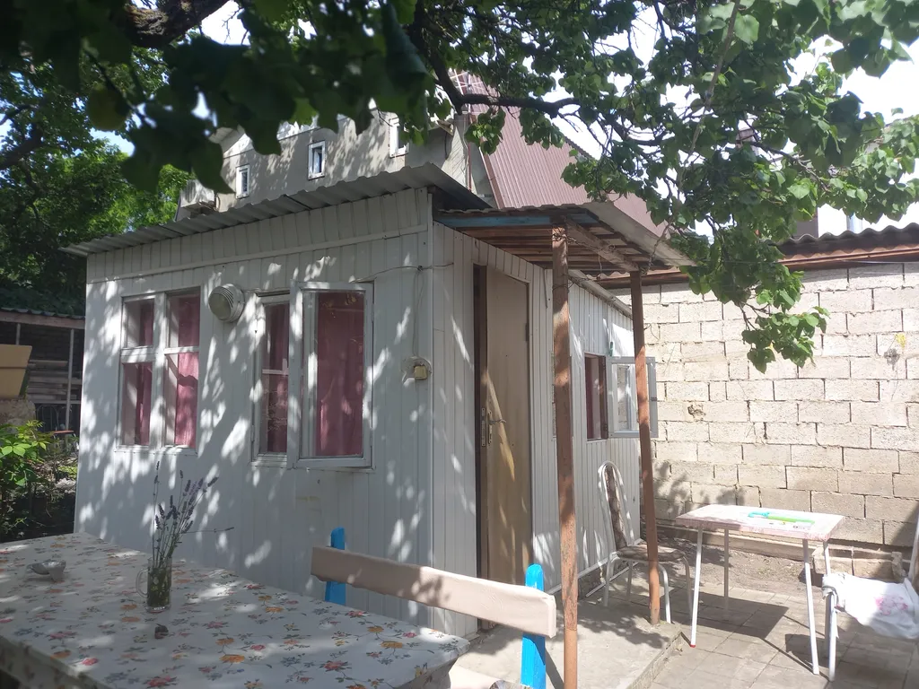 Квартира Квартира Небольшой домик недалеко от моря во дворе частного дома — Анапа