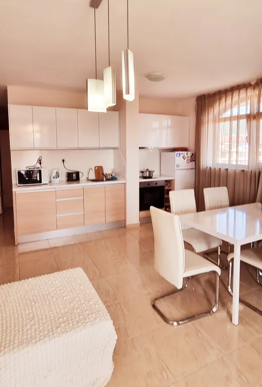 Апартаменты с 2 спальнями и огромным балконом с видом на море