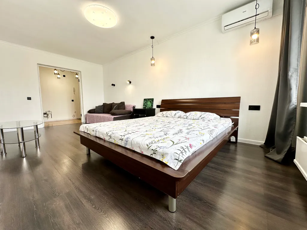 Однокомнатная квартира в тихом уголке самого центра Екатеринбурга — аренда посуточно в Екатеринбург