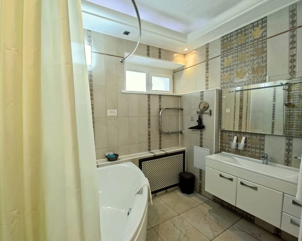 Апартаменты ВИП с 2 спальнями на новой Набережной