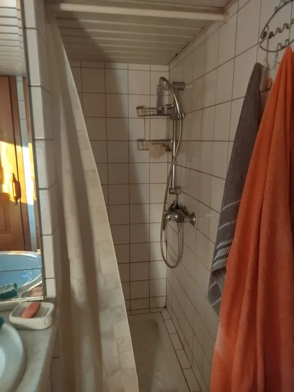 Теплый, уютный дом для семьи и небольшой компании