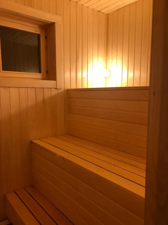 Карельский домик в заливе Ладожского озера