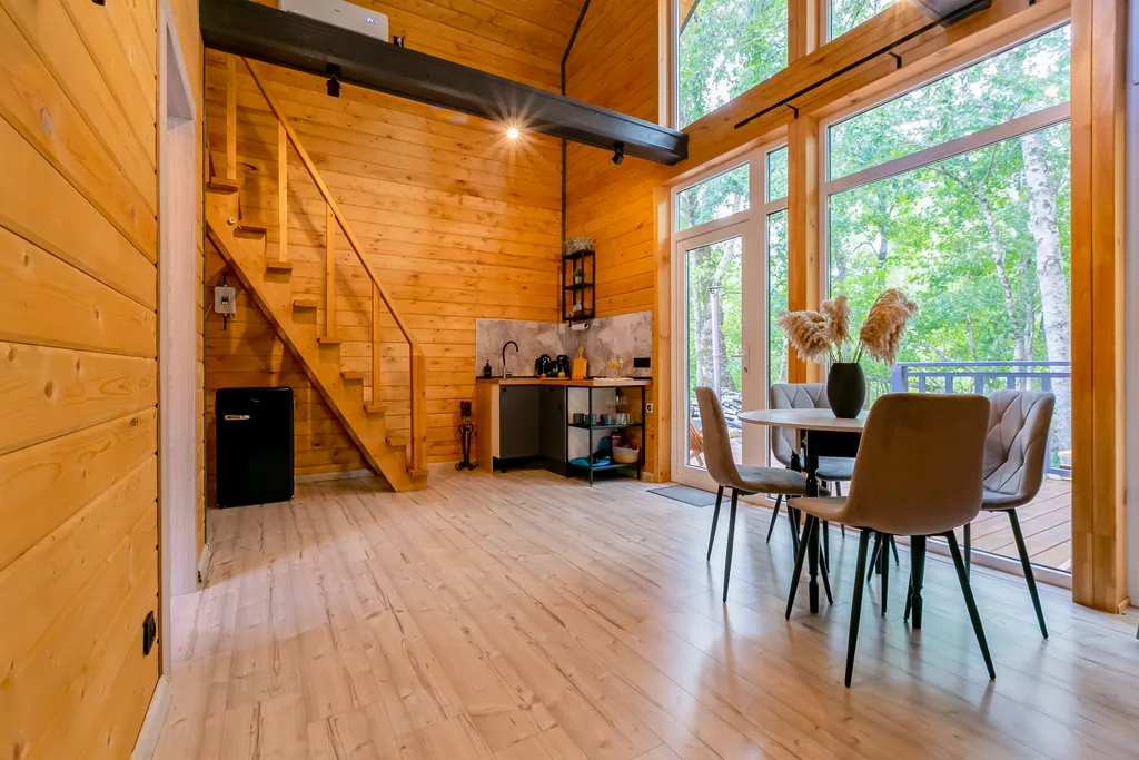 Уютный дом в лесу