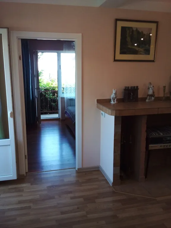 Уютный дом с балконом на море с тенистым двориком и своей парковкой