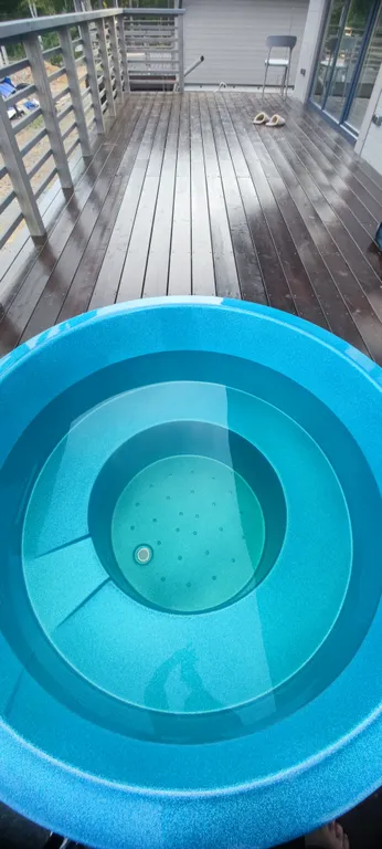 Коттедж с купелью рядом с морем