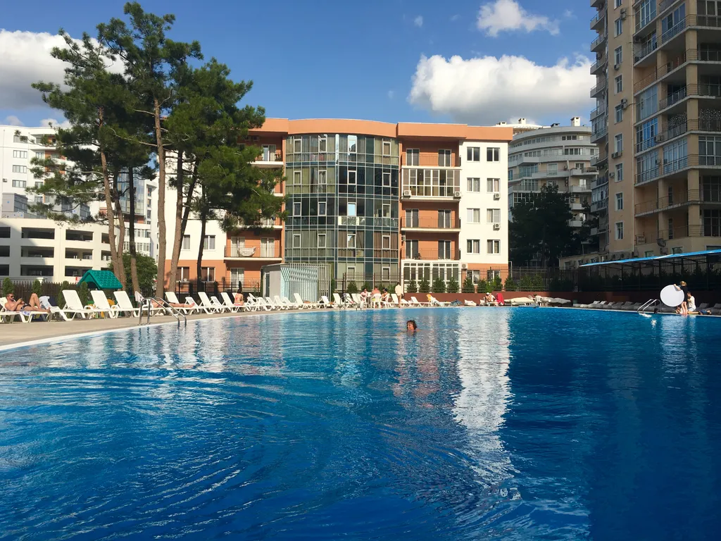 У моря, вид на бассейн