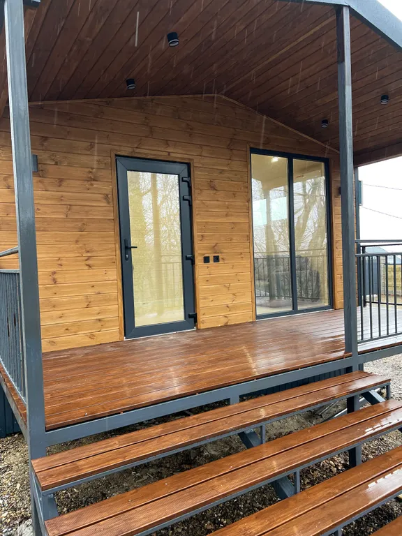 Домик с видом на лес