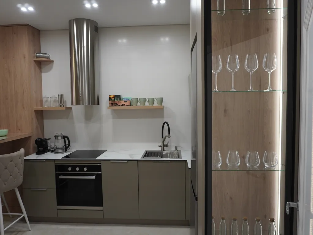 Дизайнерская новая квартира с видом на море