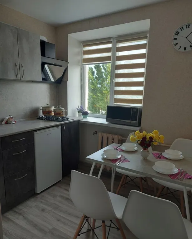 Светлая, чистая квартира с ремонтом — аренда посуточно в Новошахтинск