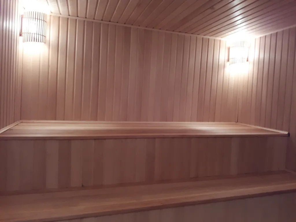 Коттедж Коттедж с большим бассейном — Черное