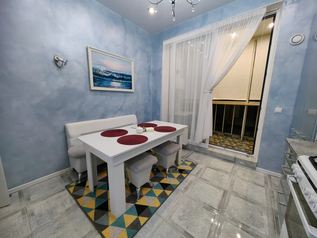 Апартаменты в курортном центре города с видом на озеро