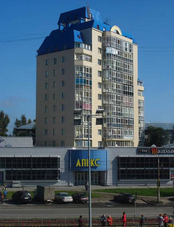 Рядом ТРЦ Огни и ТРЦ Весна