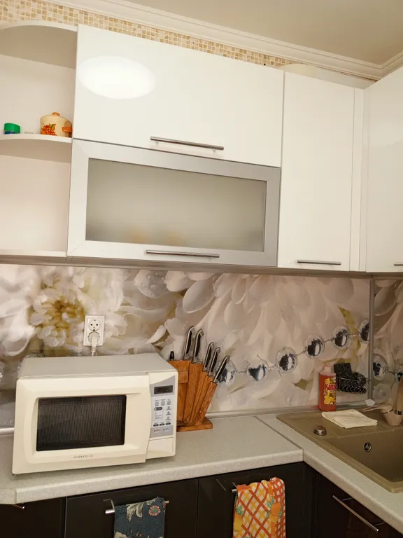 Уютная квартира находится возле можевеловой роще, вид на море и горы