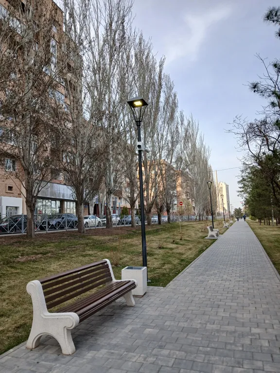 Жизнь с видом реку: огромная лоджия с панорамным остеклением в пол!