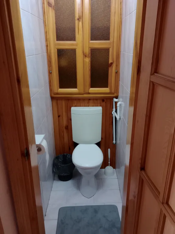 Комфортная 2-комнатная квартира с маленьким парком во дворе