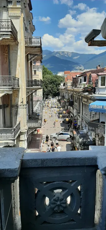 Двухкомнатная квартира в историческом центре набережной Ялты