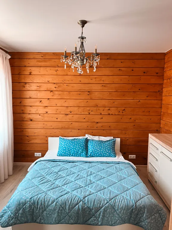 Охотничий домик у пруда