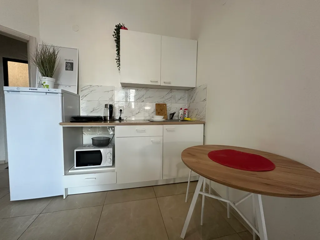 Квартира Квартира Уютная студия с балконом в центре города — Березовский