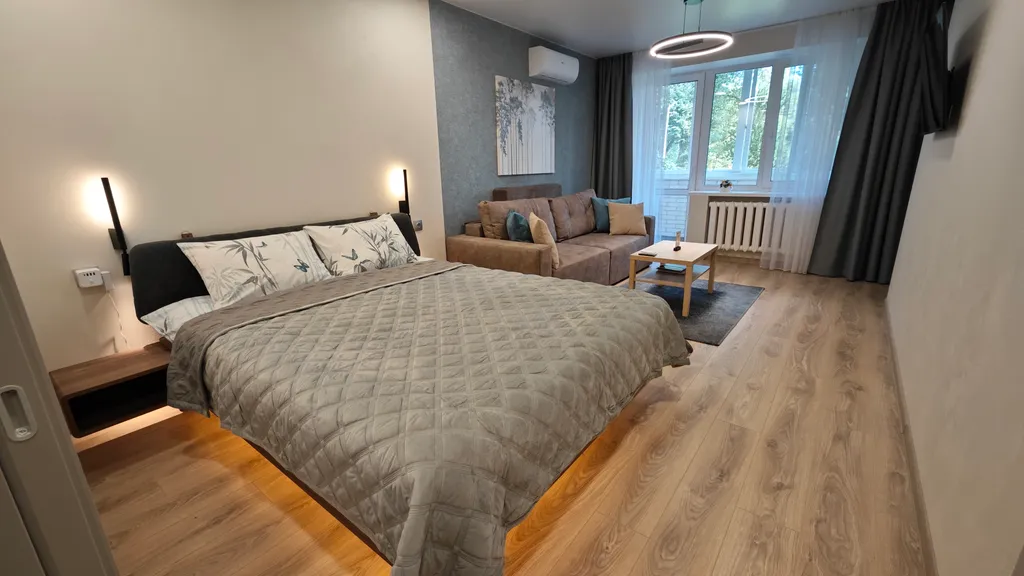 Современная однокомнатная квартира на набережной Двины