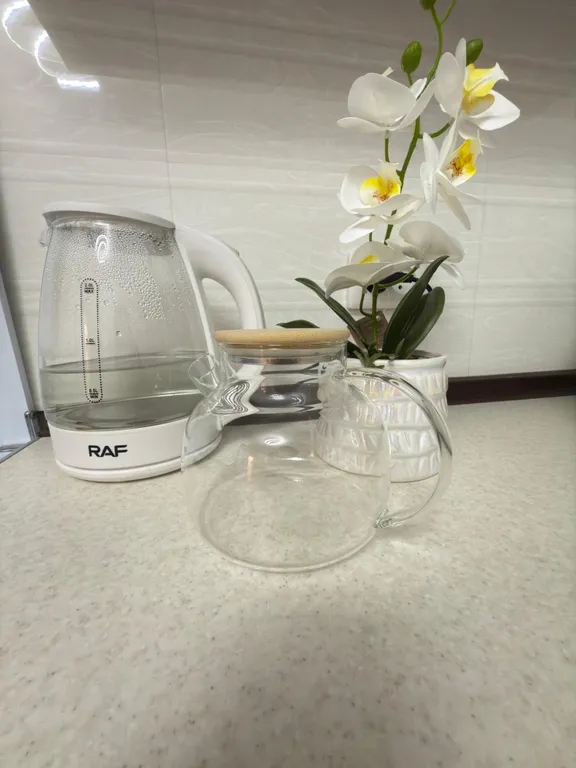 Самый центр города, АбуДаби Плаза, Байтерек, Линейный парк