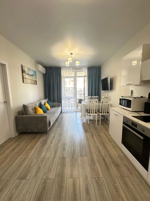 Изящная 2евро с бассейном на море в Сукко около Кипарисового озера