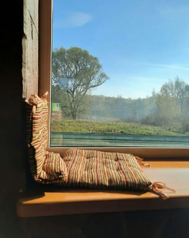 Дом у пруда