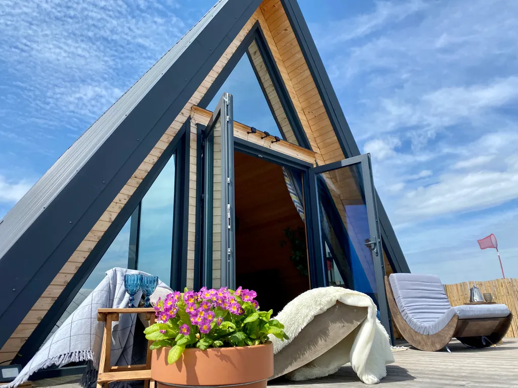 Домик а фрейм для круглогодичного отдыха с джакузи и баней