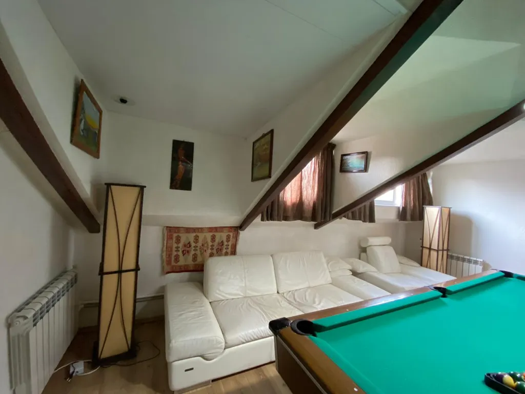 Лофт с бильярдным столом