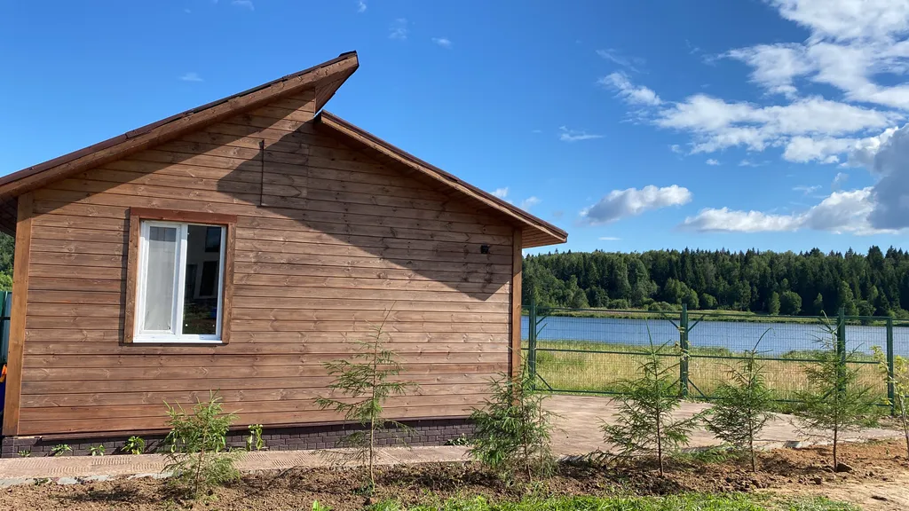 Дом с баней на берегу озера